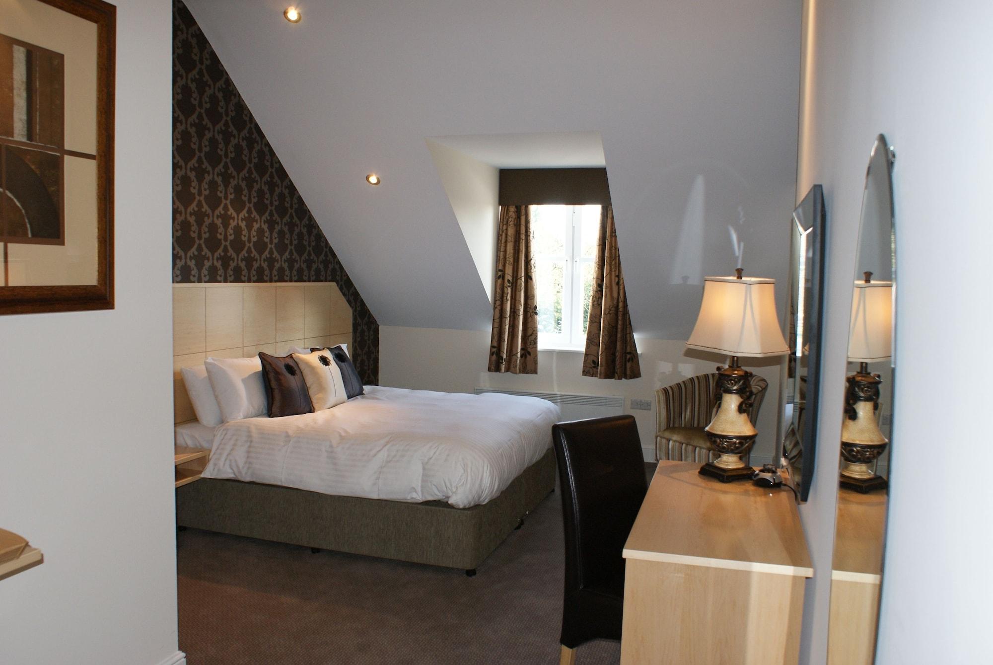 The Old Barn Inn Newport  Extérieur photo