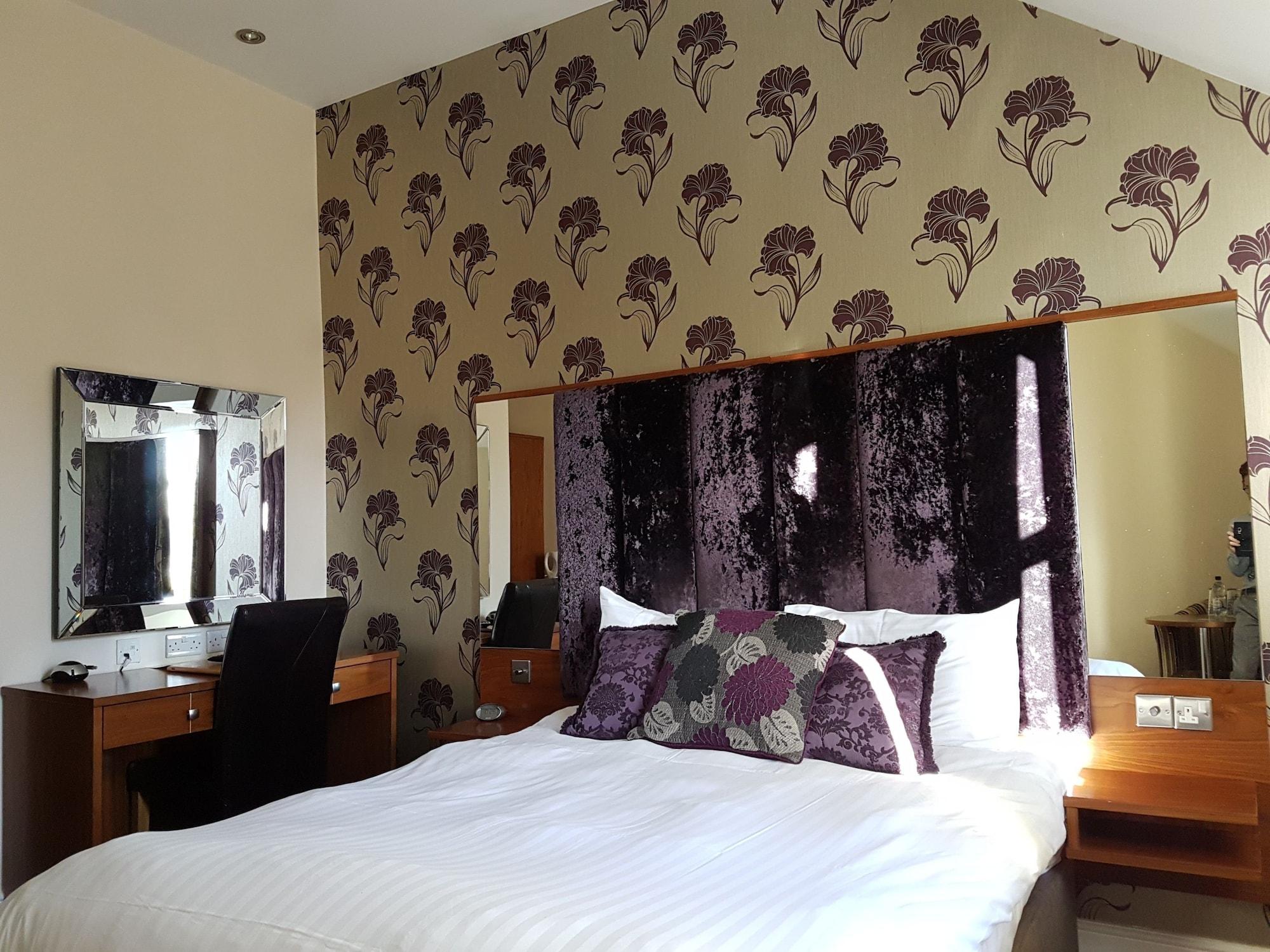 The Old Barn Inn Newport  Extérieur photo