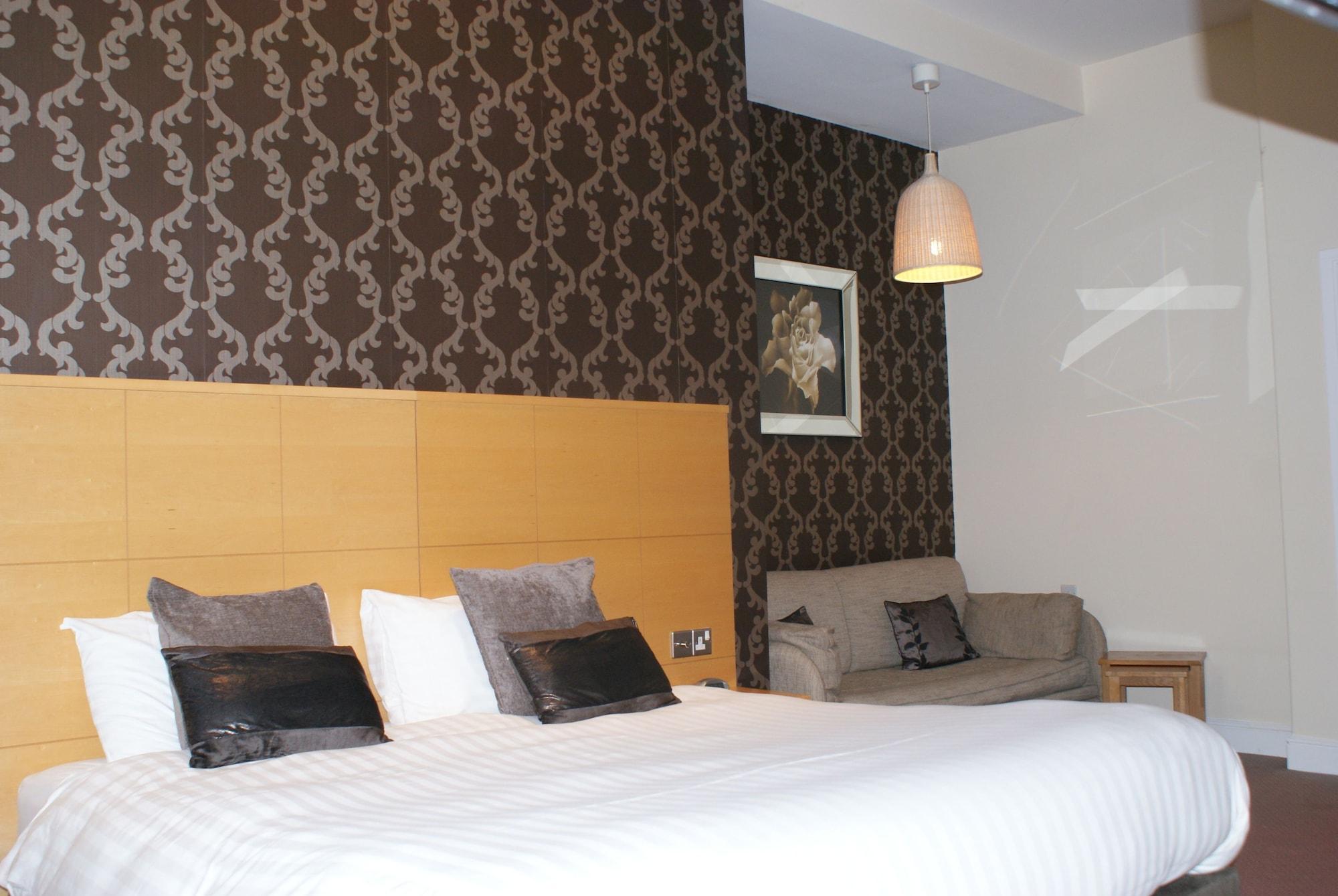 The Old Barn Inn Newport  Extérieur photo
