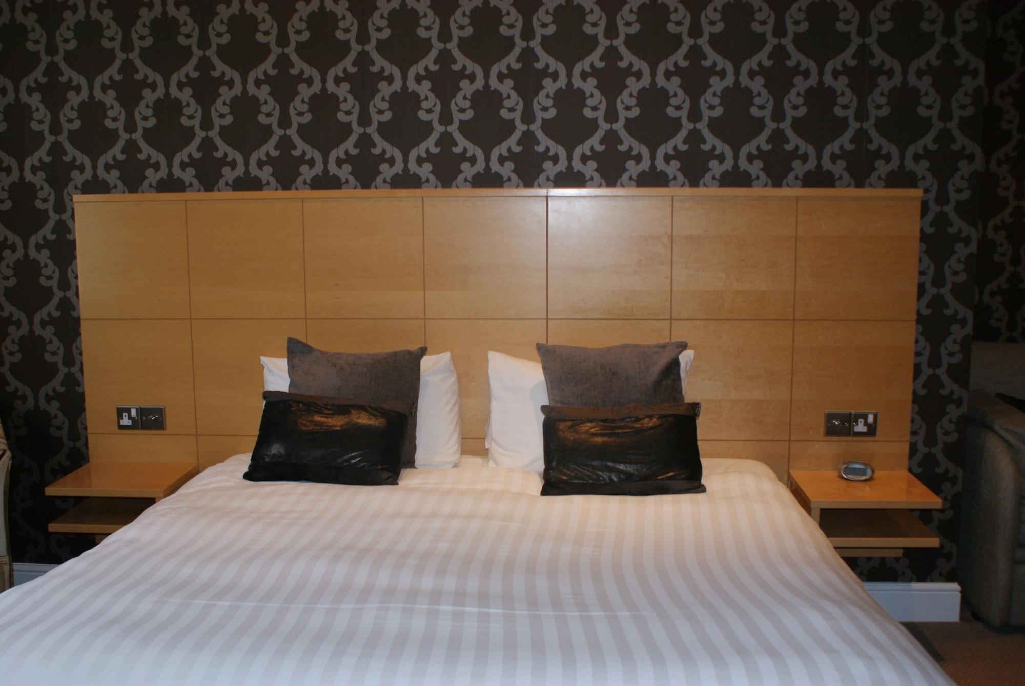 The Old Barn Inn Newport  Extérieur photo