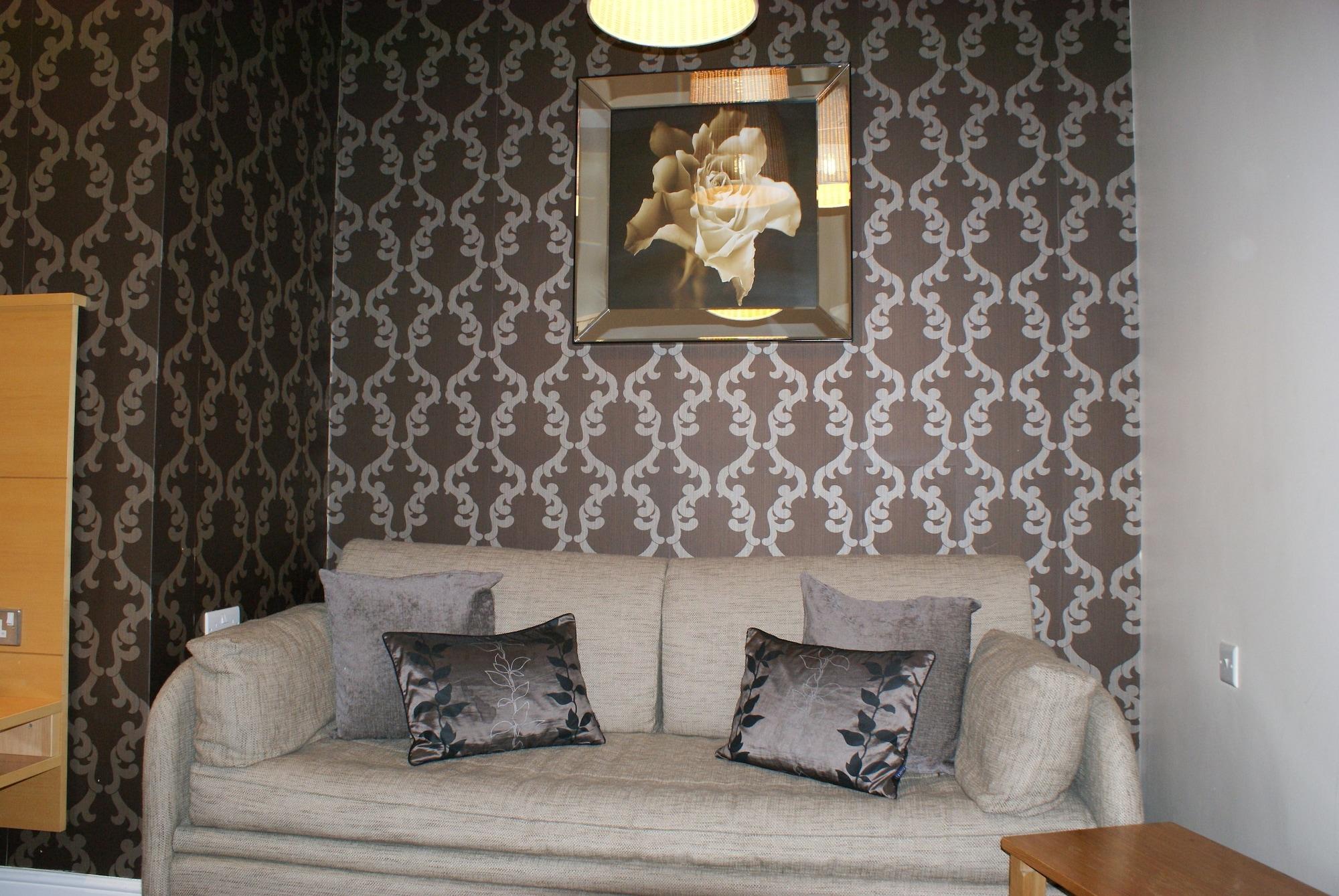 The Old Barn Inn Newport  Extérieur photo