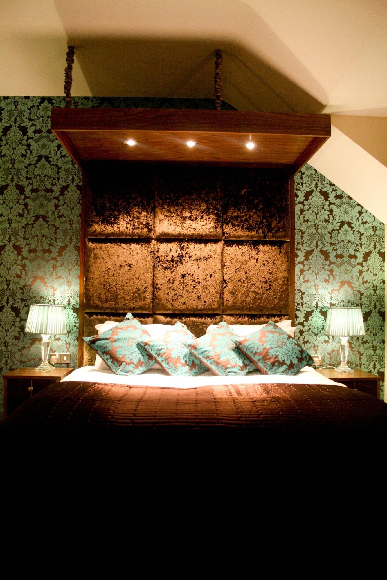 The Old Barn Inn Newport  Extérieur photo