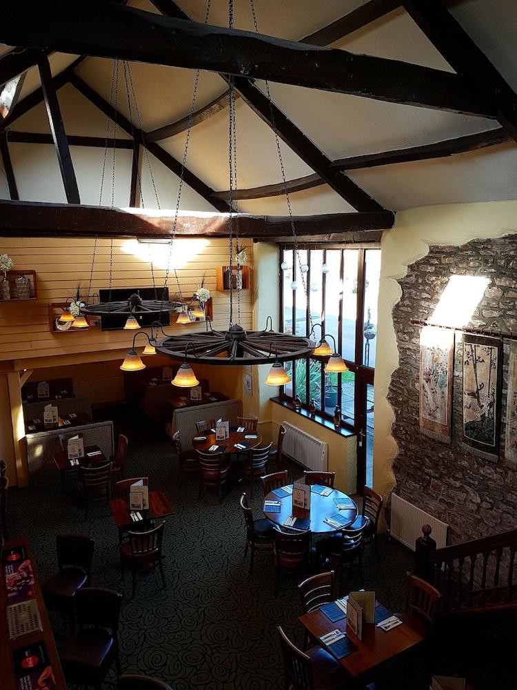 The Old Barn Inn Newport  Extérieur photo