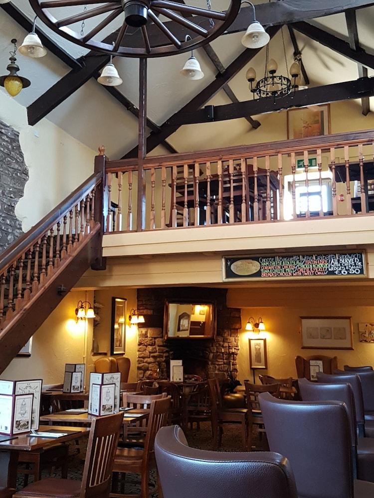 The Old Barn Inn Newport  Extérieur photo