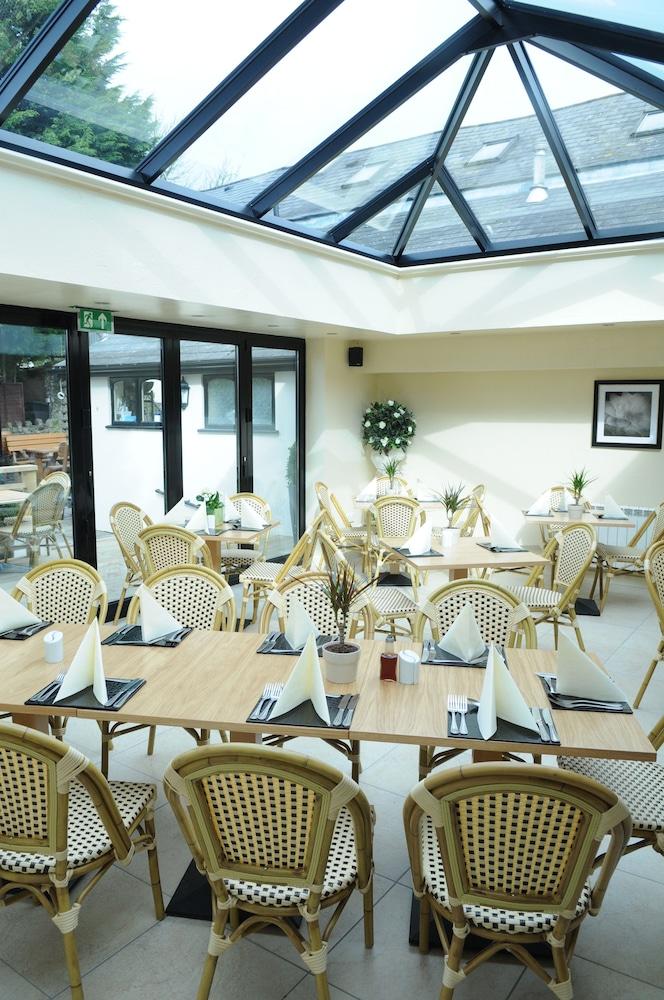 The Old Barn Inn Newport  Extérieur photo