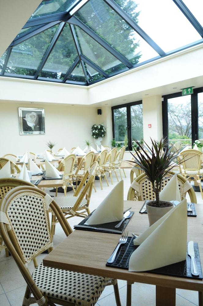 The Old Barn Inn Newport  Extérieur photo