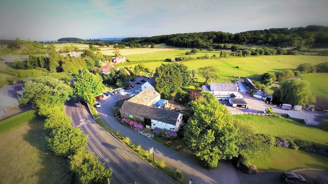The Old Barn Inn Newport  Extérieur photo