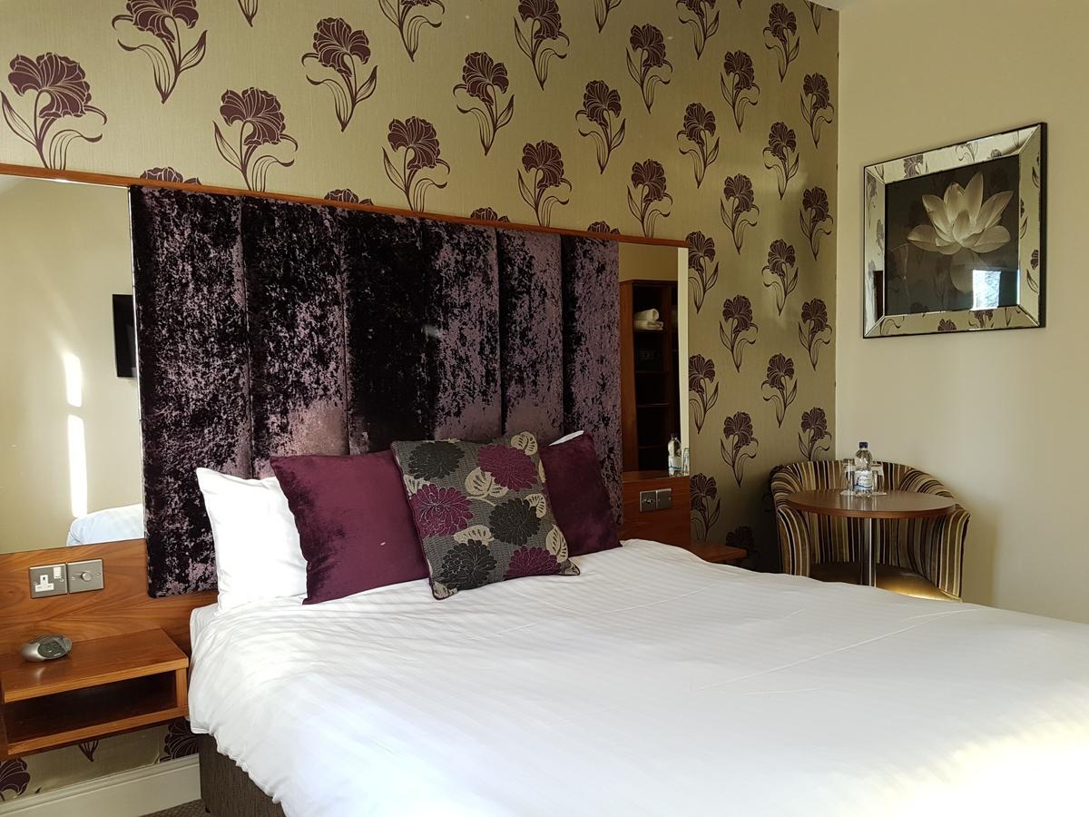 The Old Barn Inn Newport  Extérieur photo