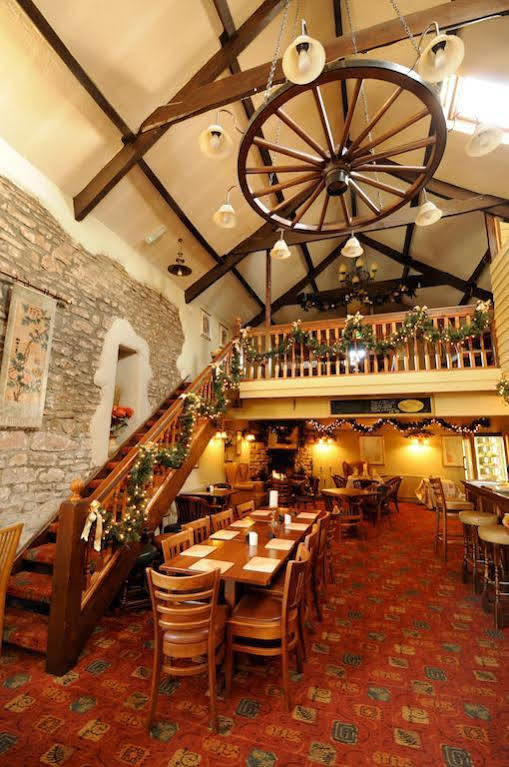The Old Barn Inn Newport  Extérieur photo